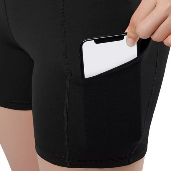 LOVESOFT • Workout Cycling Running Tights Yoga Shorts with Side Pockets - Picture 3 of 9